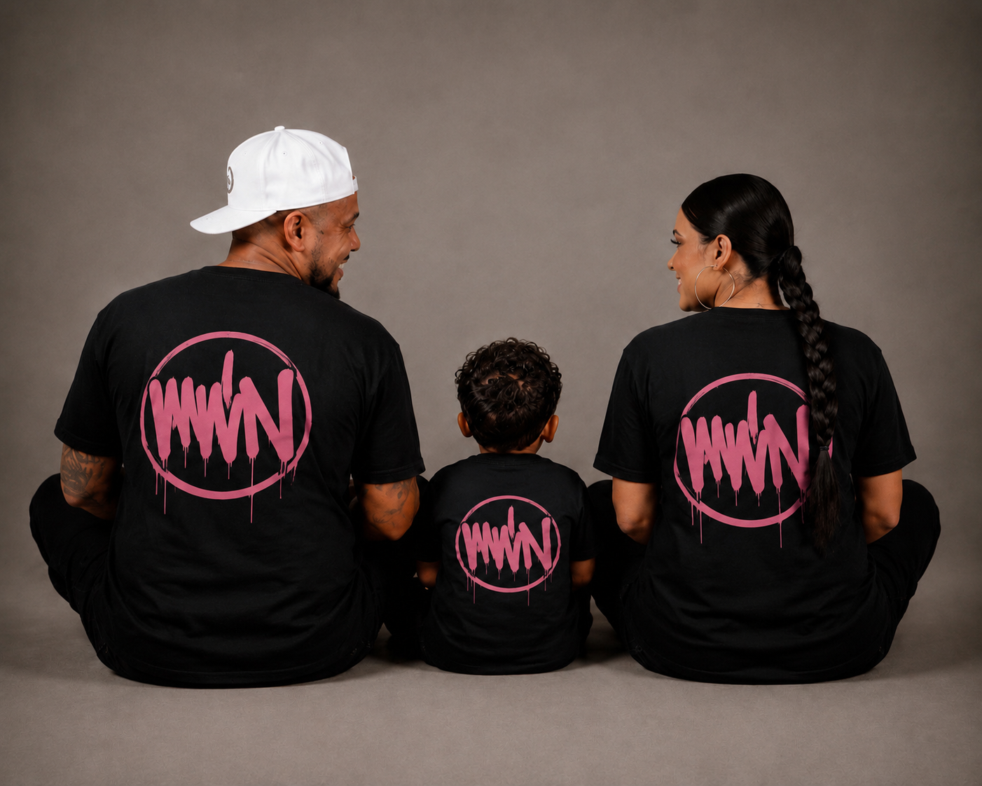 MWN FAMILY — Signature Tee Black & Pink