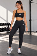 Legging MWN Performance Jet Black porté de face, coupe taille haute.